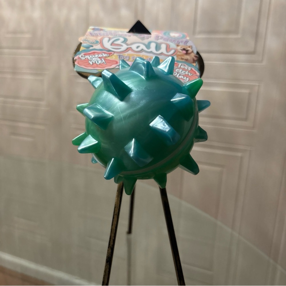 Bow Wow Spike Ball With Loud Squeaker  Ball  4"